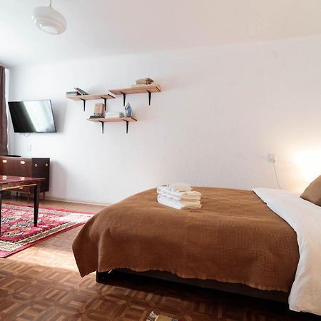 The Soviet Union Apartment In The Heart Of The Old City Almaty Bagian luar foto