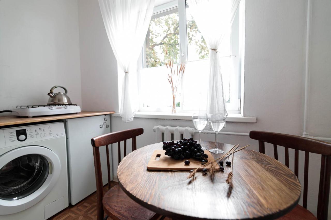 The Soviet Union Apartment In The Heart Of The Old City Almaty Bagian luar foto