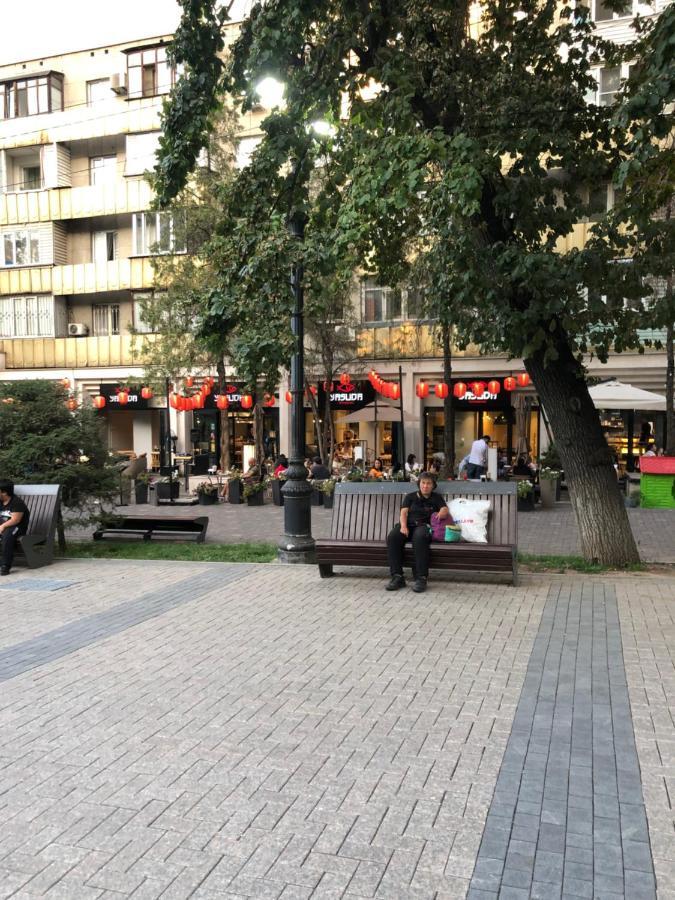 The Soviet Union Apartment In The Heart Of The Old City Almaty Bagian luar foto